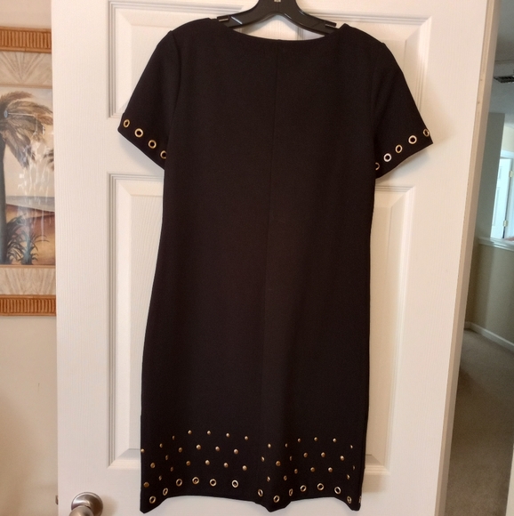 ROZ & ALI black grommet sheath dress. Size 6 - Picture 5 of 7